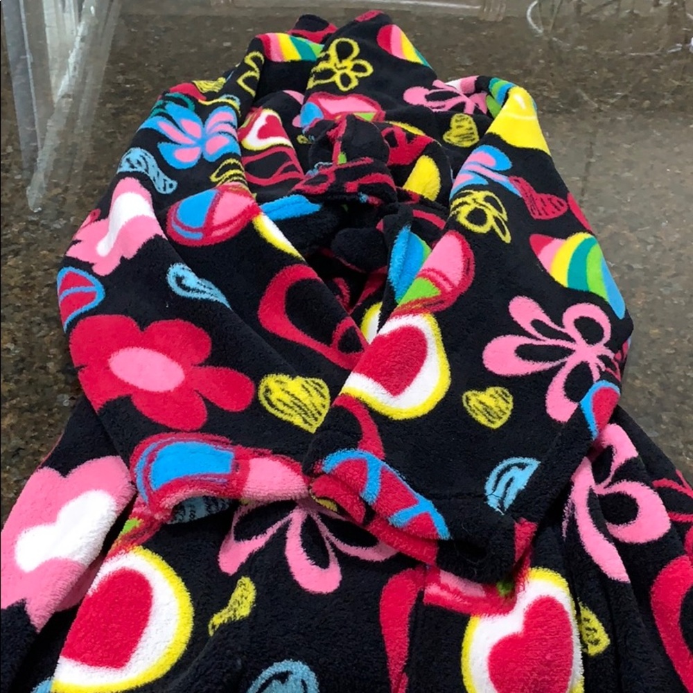 Fleece, multi- graphic robe.